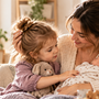 Gelozie pe frățior: cum pregătești copilul mai mare pentru bebeluș?