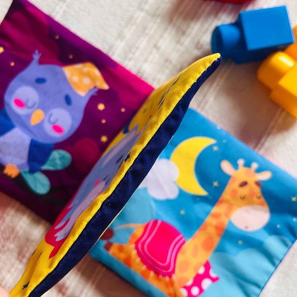 Cărți din material textil pentru copii mici (1+1 GRATIS)